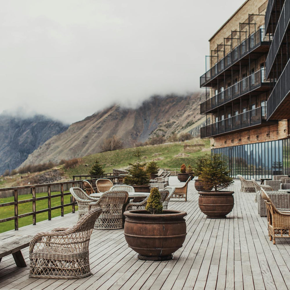 Sublimez vos espaces avec notre gamme de pots, bacs et jardinières design et artisanaux