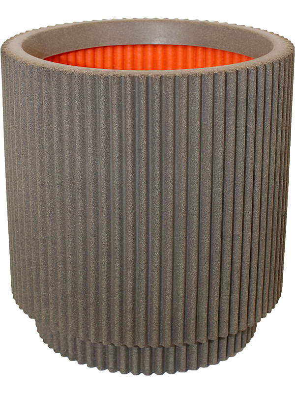 
                  
                    Pot Capi Roots Groove Vase Cylinder taupe chaud, finition striée, hauteur 46 cm, diamètre 43 cm, référence 6CAPWTG14.
                  
                