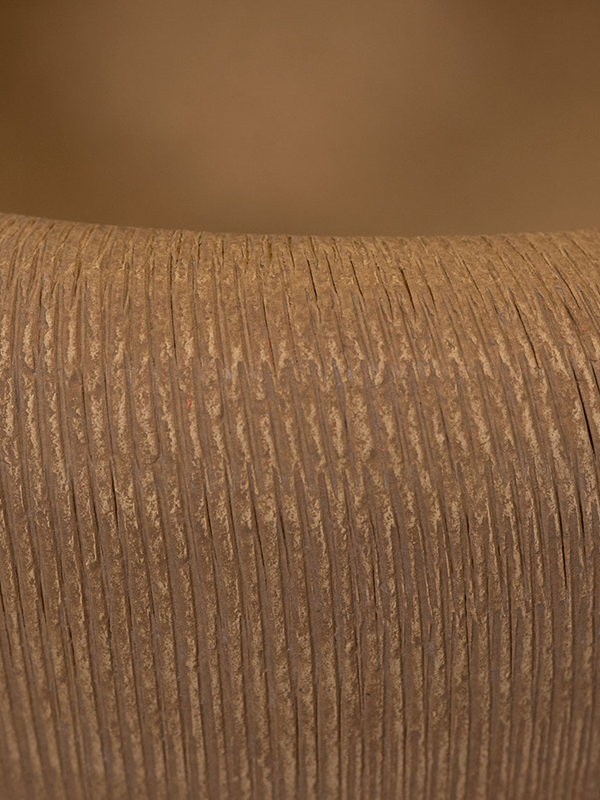 
                  
                    Détail de la finition naturelle striée du Roxan Ter Steege Camel, référence 6PTR76209
                  
                