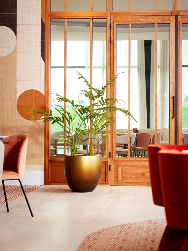 
                  
                    Mise en scène de Fern Touffe artificiel dans un intérieur ; cache-pot décoratif doré non inclus
                  
                
