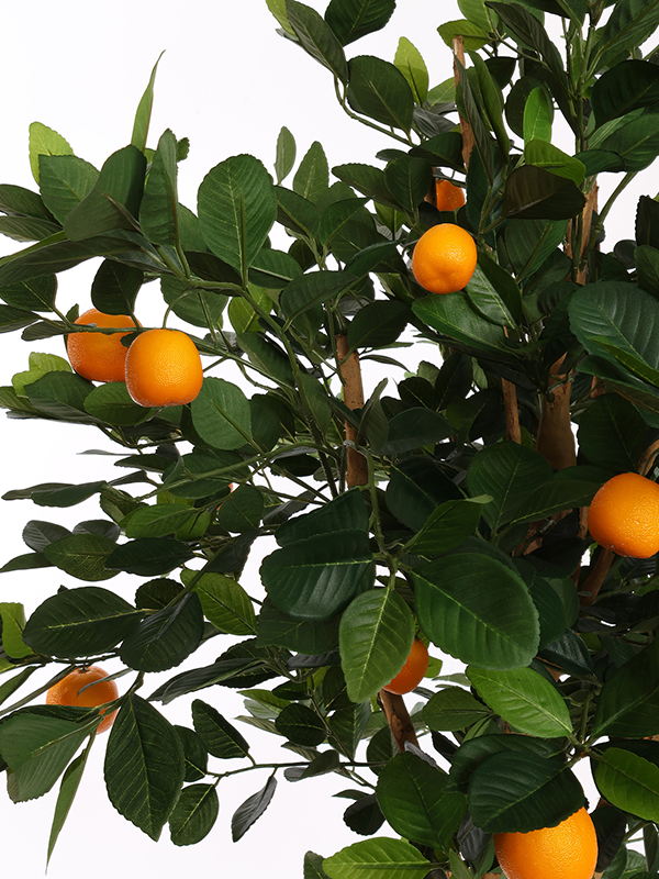 
                  
                    Détail des oranges décoratives et du feuillage vert du Golden Orange artificiel — 8JA7041OR
                  
                