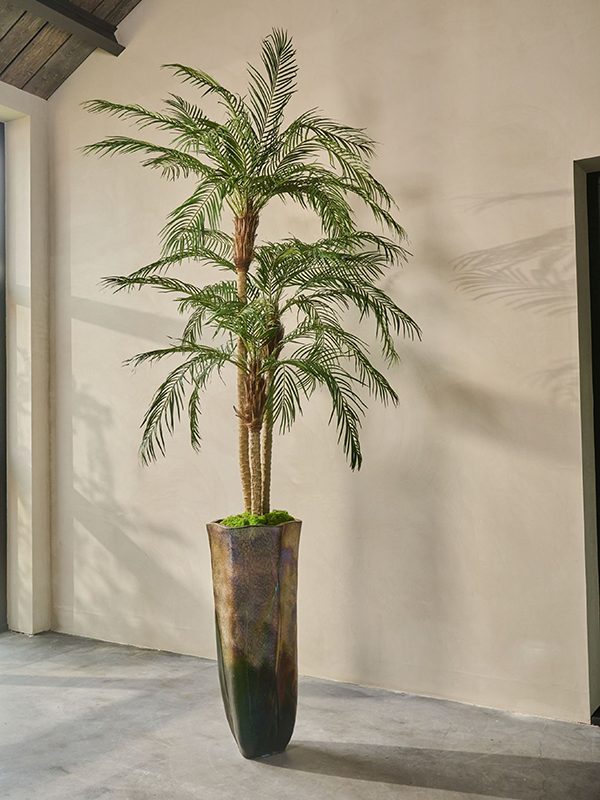 
                  
                    Palmier Phoenix artificiel Silk-ka de 183 cm en intérieur, cache-pot décoratif vendu séparément
                  
                