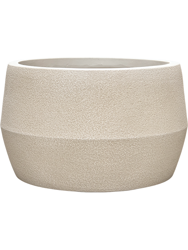 
                  
                    Pot bas Antwerp beige en Fiberclay texturé, diamètre 34 cm et hauteur 21 cm, vue de face.
                  
                
